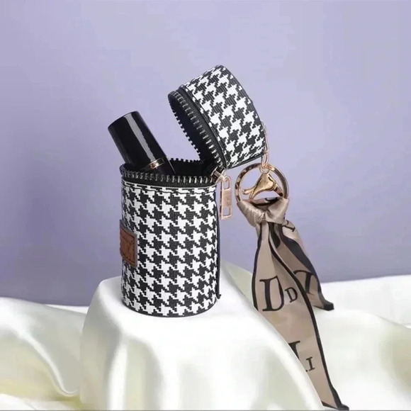 1 LEFT! Houndstooth Mini Vintage Barrel Bag Keychain - Picture 1 of 8